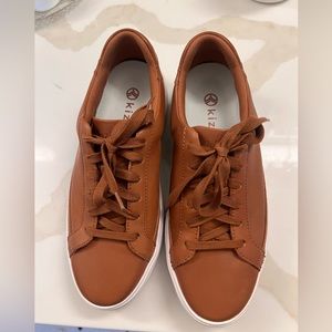 Women’s Kizik vegas shoe in cognac size 9
